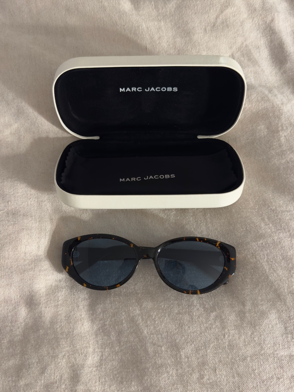 Marc Jacobs Sunglasses with Blue Lenses and Tortoiseshell Frame